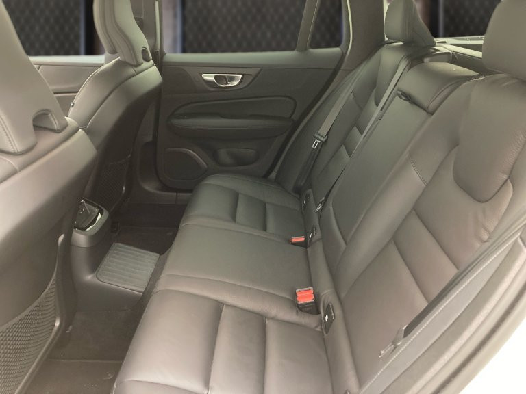 Bild 8: VOLVO PKW V60 Plus, T6 AWD Plug-in Hybrid, Elektrisch/Benzin, Dark