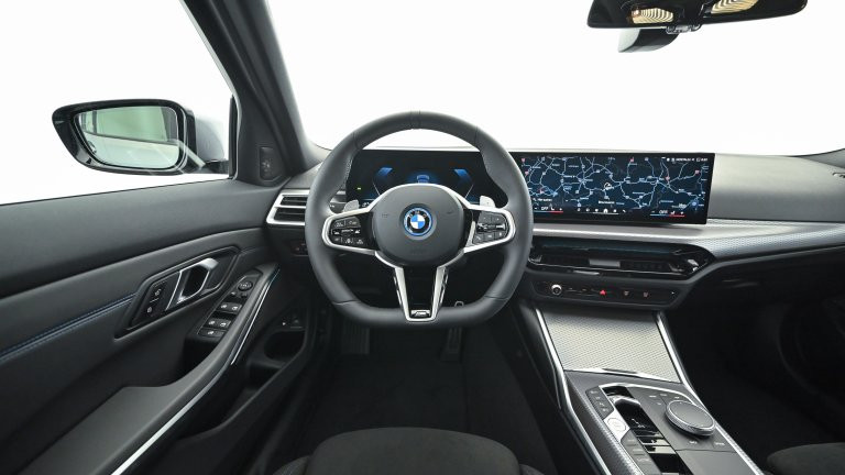 Bild 1: BMW 330e xDrive Touring