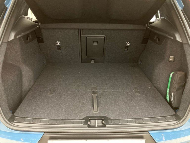 Bild 9: VOLVO PKW XC40 Plus, B4 AWD Mi