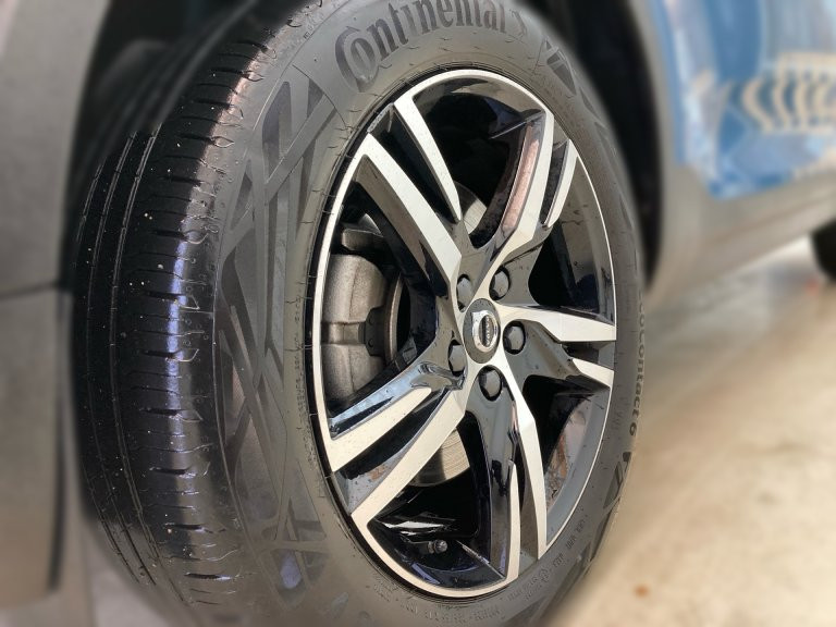 Bild 4: VOLVO PKW XC40 Plus, B4 AWD Mi