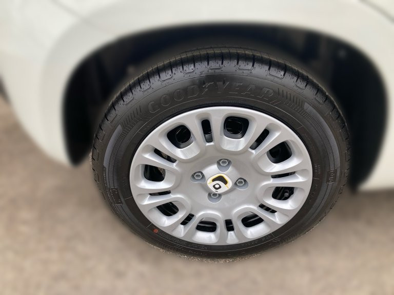 Bild 4: Fiat Panda 4x2 FireFly Hybrid 70 Panda