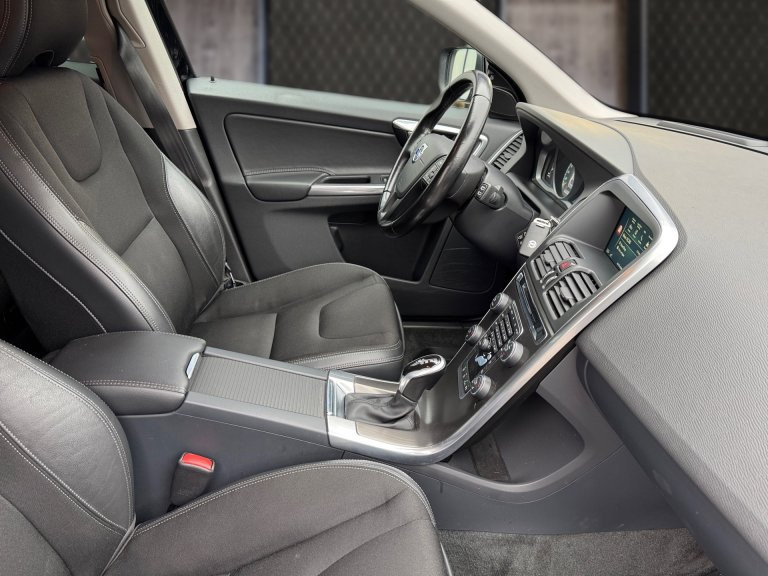 Bild 5: VOLVO PKW XC60 D4 Kinetic AWD