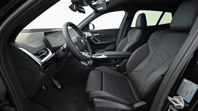 Bild 16: BMW iX2 eDrive20 U10 HB0