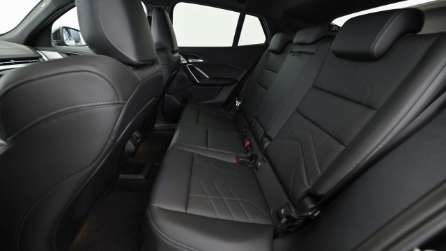 Bild 17: BMW iX2 eDrive20 U10 HB0