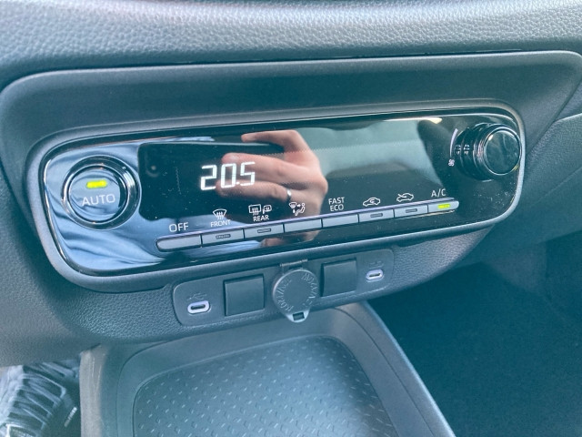 Bild 14: Toyota AYGO X 1,5 l Active CVT 8 - fach Bereifung