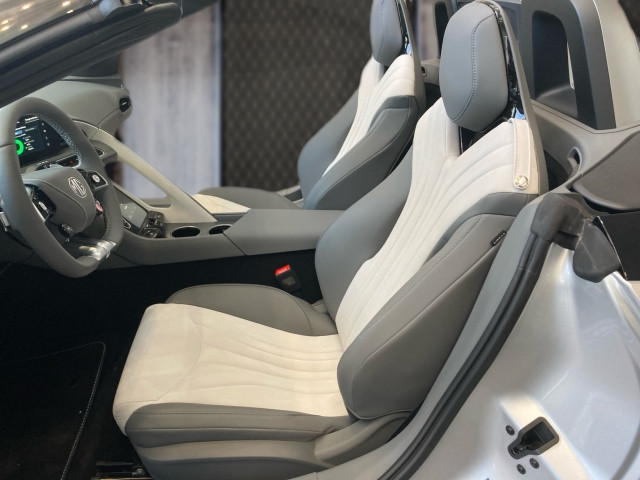 Bild 12: MG Cyberster GT ALC Grau/Schwarz + Rotes Dach