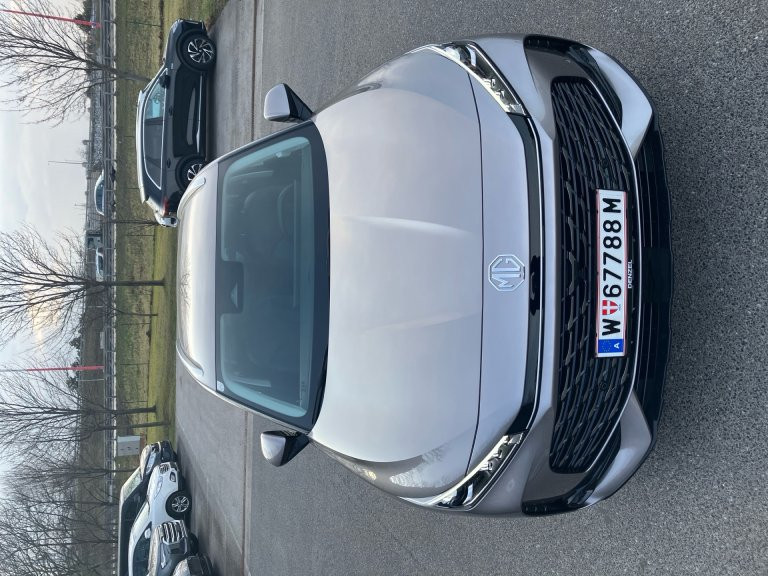 Bild 14: MG HS HEV Luxury Lenkradhzg. 25.5