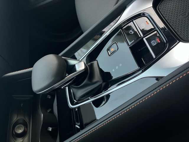 Bild 5: MG HS HEV Luxury Lenkradhzg. 25.5