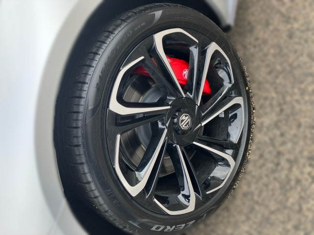 Bild 4: MG Cyberster GT ALC Rot/Schwarz + Rotes Dach