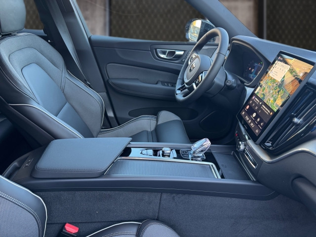 Bild 5: VOLVO PKW XC60 Black Edition Plus, T6 AWD Plug-in Hybrid, Elektrisch/B