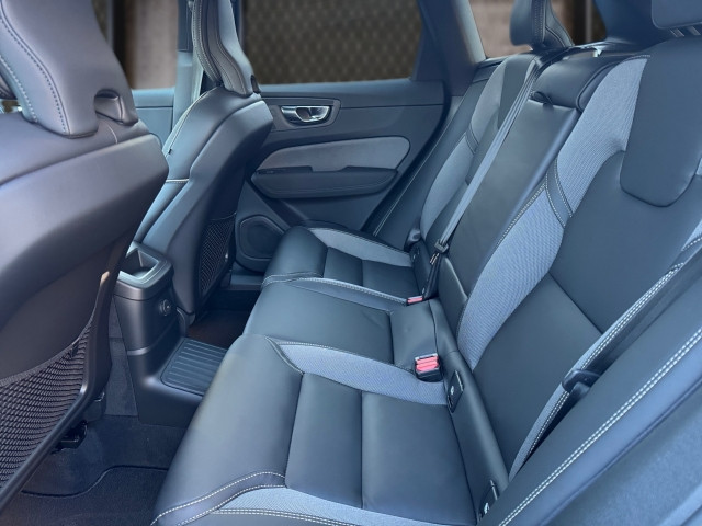 Bild 8: VOLVO PKW XC60 Black Edition Plus, T6 AWD Plug-in Hybrid, Elektrisch/B