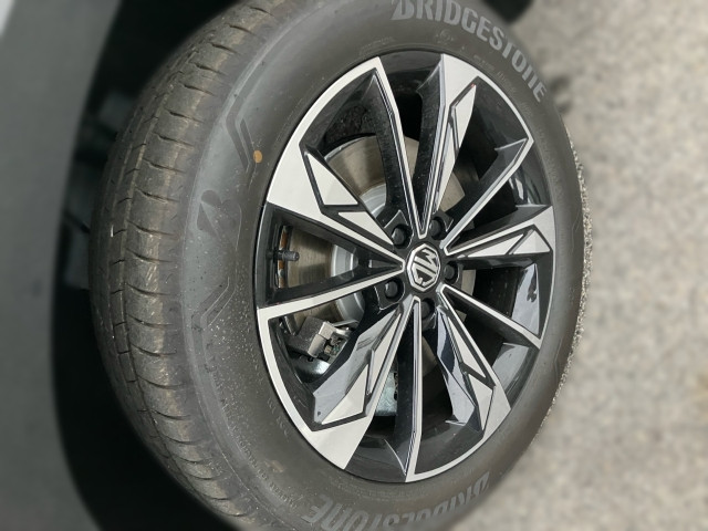 Bild 4: MG HS HEV Luxury Lenkradhzg. 25.5