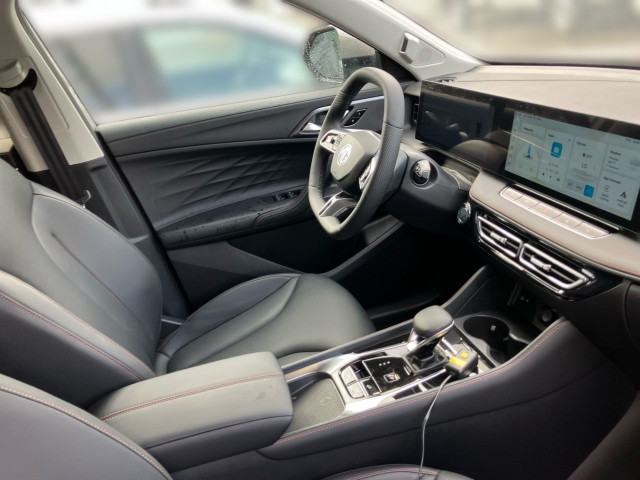 Bild 5: MG HS HEV Luxury Lenkradhzg. 25.5