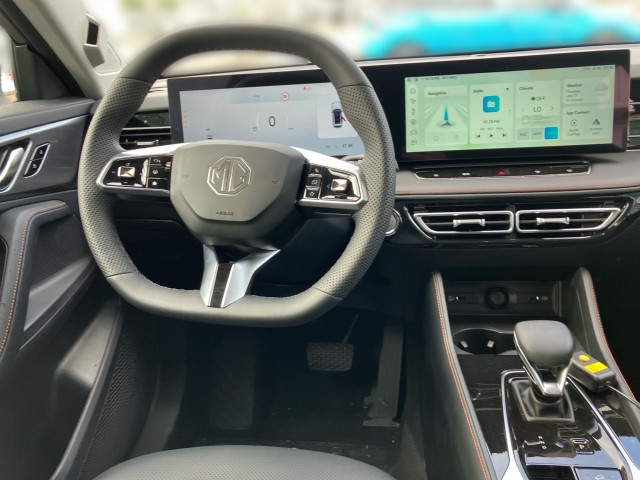 Bild 6: MG HS HEV Luxury Lenkradhzg. 25.5