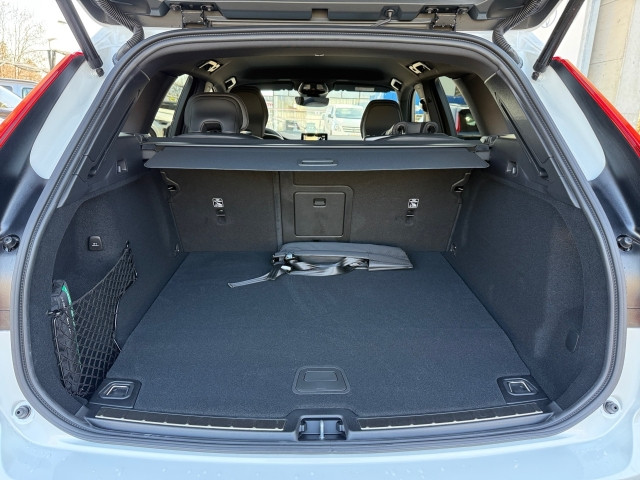 Bild 9: VOLVO PKW XC60 Black Edition Plus, T6 AWD Plug-in Hybrid, Elektrisch/B