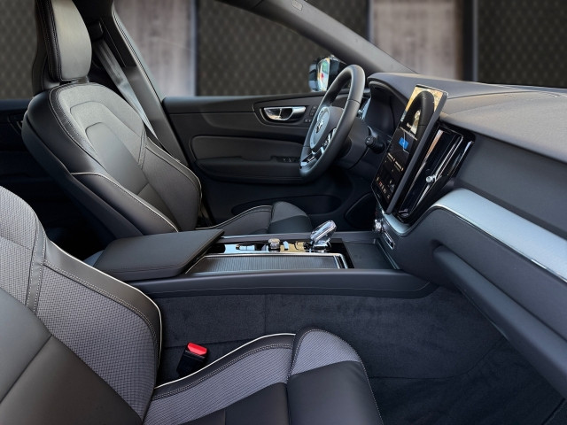 Bild 5: VOLVO PKW XC60 Black Edition Plus, T6 AWD Plug-in Hybrid, Elektrisch/B