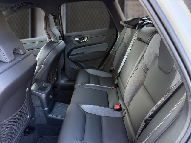 Bild 8: VOLVO PKW XC60 Black Edition Plus, T6 AWD Plug-in Hybrid, Elektrisch/B