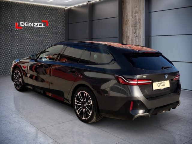Bild 2: BMW i5 xDrive40 Touring