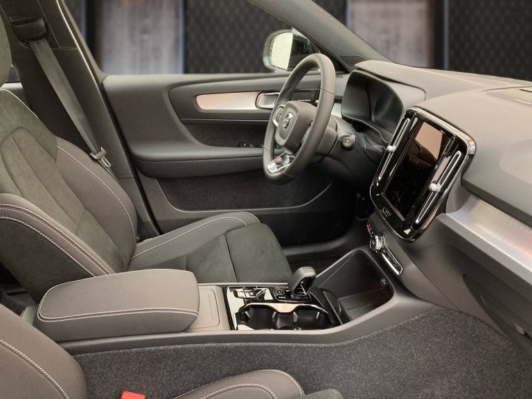 Bild 5: VOLVO PKW XC40 Plus, B3 Mild Hybrid, Benzin, Dark