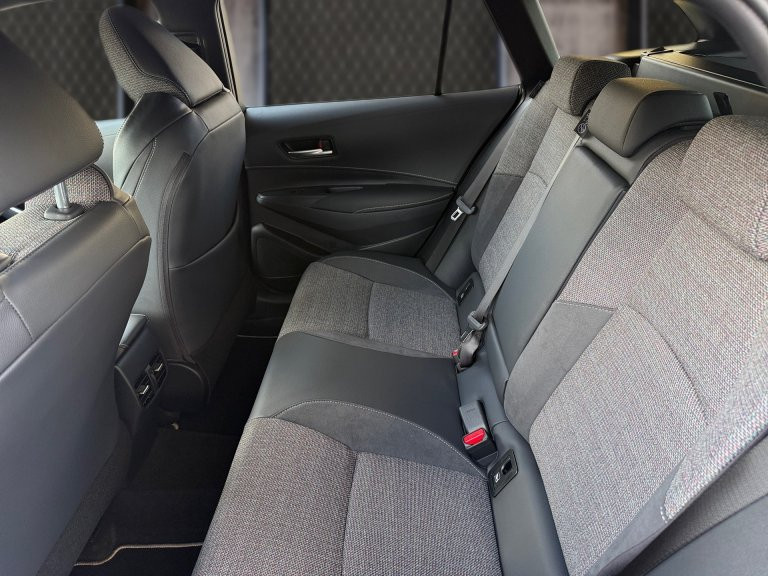 Bild 8: Toyota Corolla 1,8 l Hybrid TS,  Teamplayer