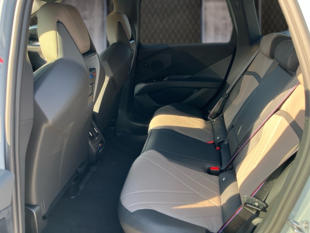 Bild 8: BMW iX3 50 xDrive