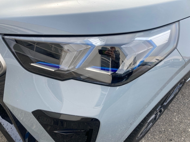 Bild 11: BMW iX2 eDrive 20 U10