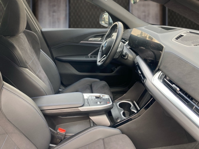 Bild 5: BMW iX2 eDrive 20 U10