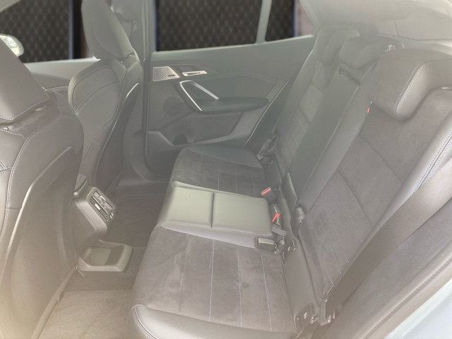 Bild 8: BMW iX2 eDrive 20 U10