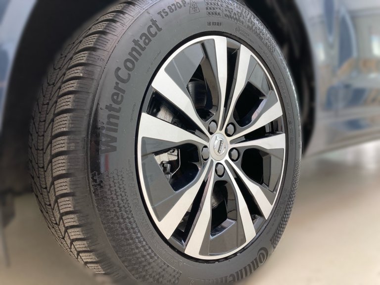 Bild 4: VOLVO PKW XC60 Plus, B5 Mild Hybrid, Benzin, Dark