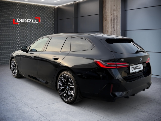 Bild 2: BMW i5 xDrive40 Touring