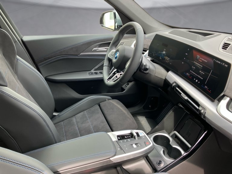 Bild 9: BMW iX1 xDrive30 U11