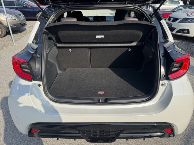 Bild 11: Toyota Yaris 1,5 130PS GR-Sport + Safety Paket + Infotainment Paket