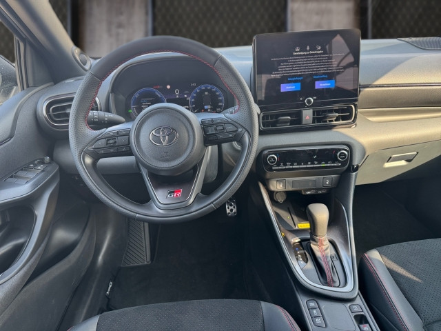 Bild 4: Toyota Yaris 1,5 130PS GR-Sport + Safety Paket + Infotainment Paket