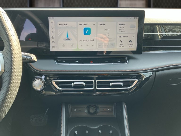 Bild 11: MG HS HEV Luxury Lenkradhzg. 25.5