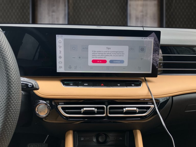 Bild 13: MG HS HEV Luxury Lenkradhzg. 25.5