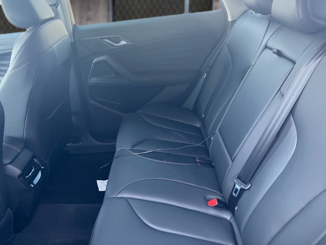 Bild 14: MG HS HEV Luxury Lenkradhzg. 25.5