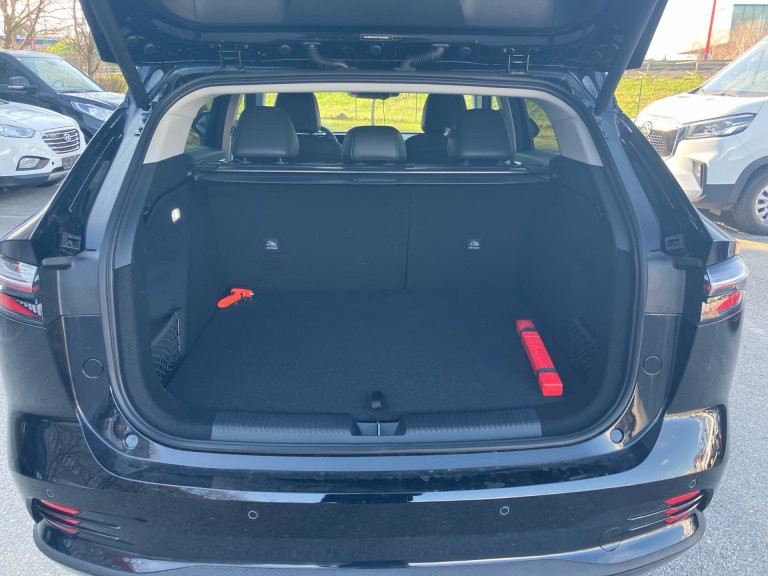 Bild 1: MG HS HEV Luxury Lenkradhzg. 25.5