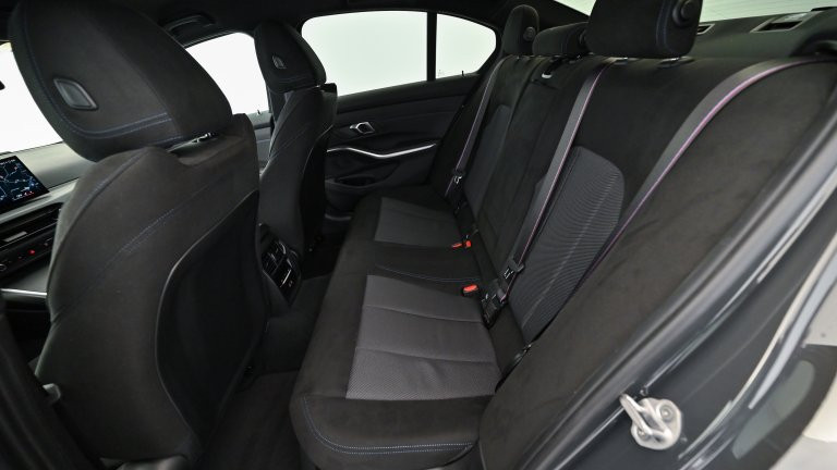 Bild 14: BMW 320i xDrive Limousin