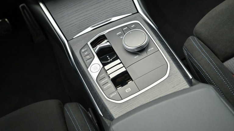 Bild 3: BMW 320i xDrive Limousin