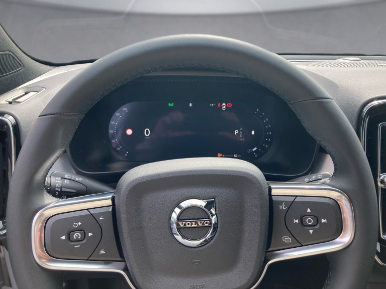 Bild 9: VOLVO PKW XC40 B3 Plus Black Edition Mild Hybrid