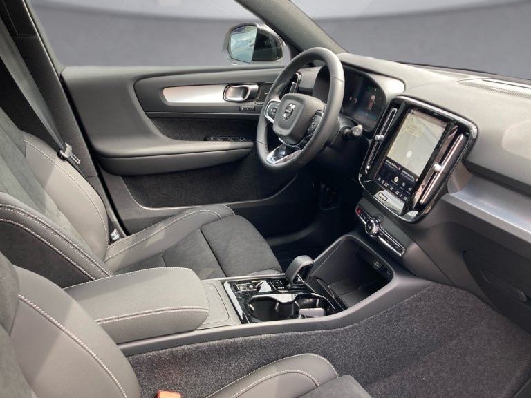 Bild 10: VOLVO PKW XC40 B3 Plus Black Edition Mild Hybrid