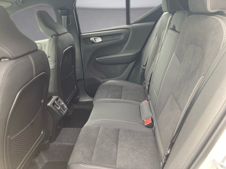 Bild 11: VOLVO PKW XC40 B3 Plus Black Edition Mild Hybrid