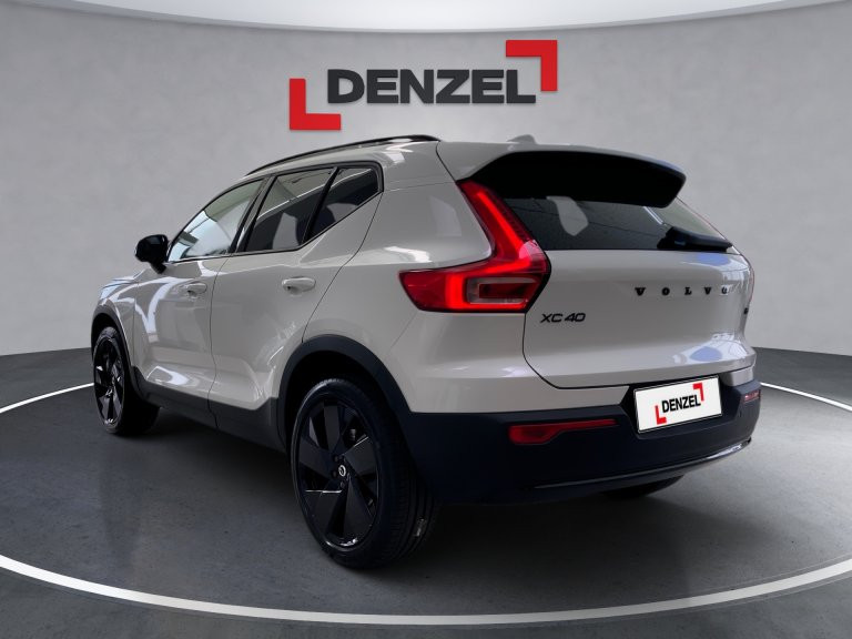 Bild 2: VOLVO PKW XC40 B3 Plus Black Edition Mild Hybrid