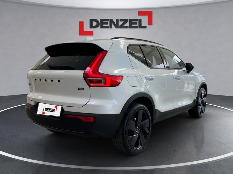 Bild 3: VOLVO PKW XC40 B3 Plus Black Edition Mild Hybrid