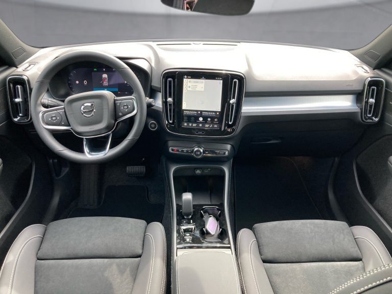 Bild 8: VOLVO PKW XC40 B3 Plus Black Edition Mild Hybrid