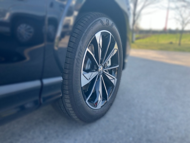 Bild 10: MG HS HEV Luxury Lenkradhzg. 25.5