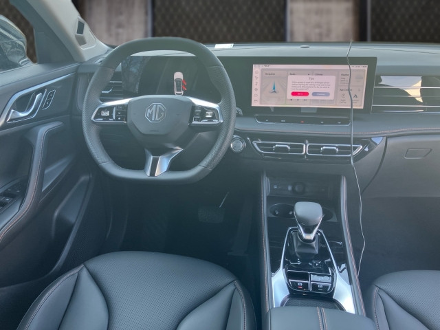 Bild 12: MG HS HEV Luxury Lenkradhzg. 25.5