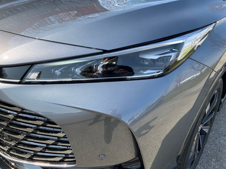 Bild 3: MG HS HEV Luxury Lenkradhzg. 25.5