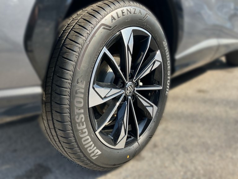 Bild 8: MG HS HEV Luxury Lenkradhzg. 25.5