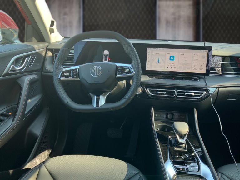 Bild 12: MG HS HEV Luxury Lenkradhzg. 25.5